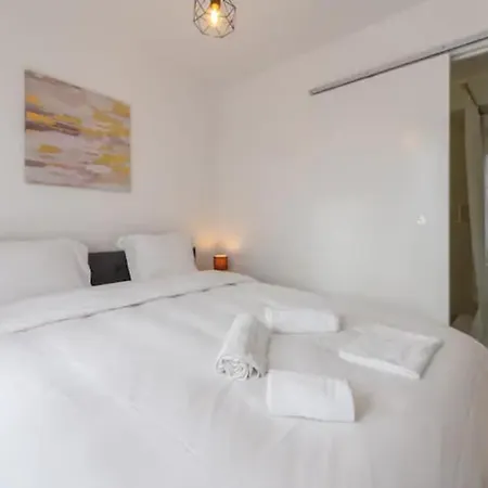 Lovely Apartment In Mulhouse Big Kennedy Center Apartman